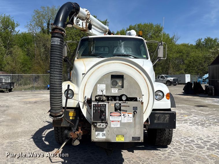 image for item DT2881 2004 Sterling LT7500 vacuum truck