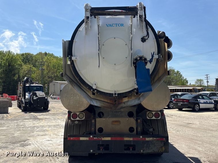 image for item DT2881 2004 Sterling LT7500 vacuum truck