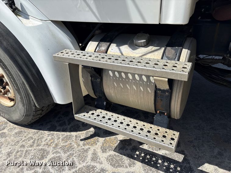 image for item DT2881 2004 Sterling LT7500 vacuum truck