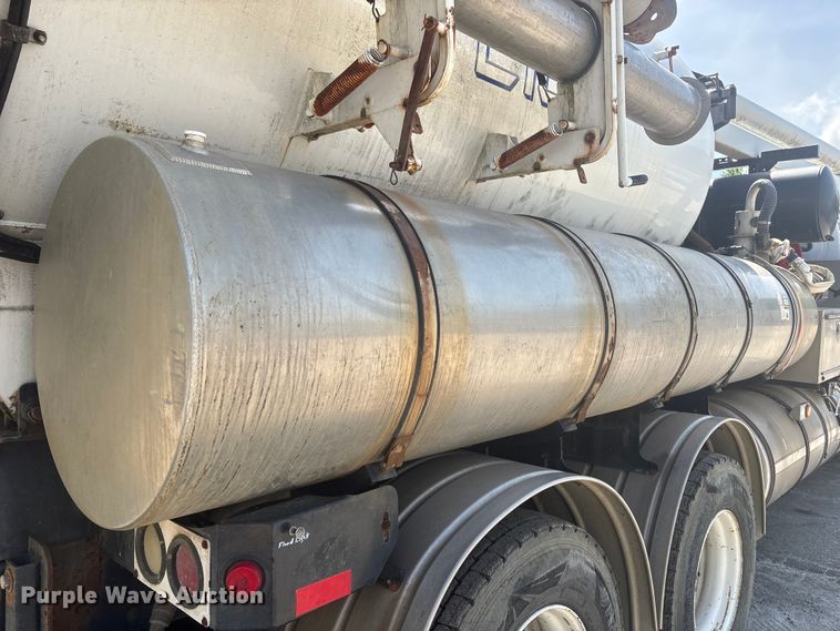 image for item DT2881 2004 Sterling LT7500 vacuum truck