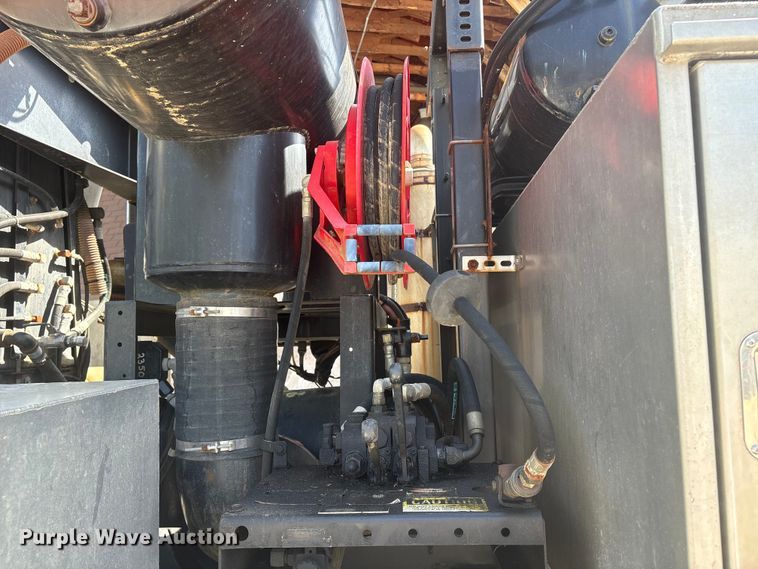 image for item DT2881 2004 Sterling LT7500 vacuum truck