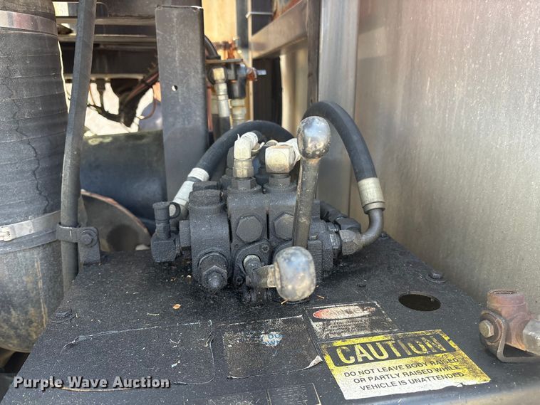 image for item DT2881 2004 Sterling LT7500 vacuum truck