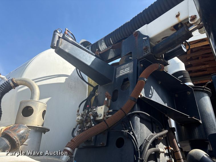 image for item DT2881 2004 Sterling LT7500 vacuum truck