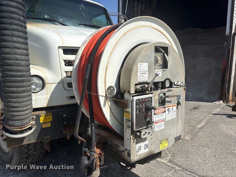 image for item DT2881 2004 Sterling LT7500 vacuum truck