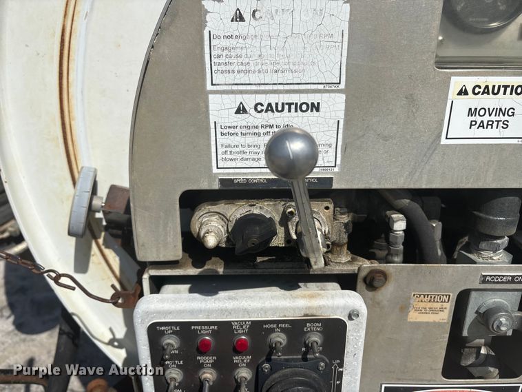 image for item DT2881 2004 Sterling LT7500 vacuum truck