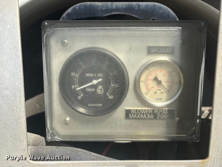 image for item DT2881 2004 Sterling LT7500 vacuum truck