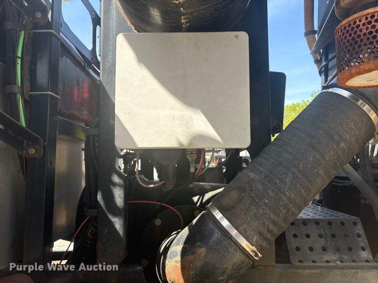 image for item DT2881 2004 Sterling LT7500 vacuum truck