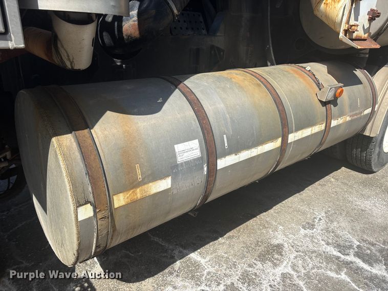 image for item DT2881 2004 Sterling LT7500 vacuum truck