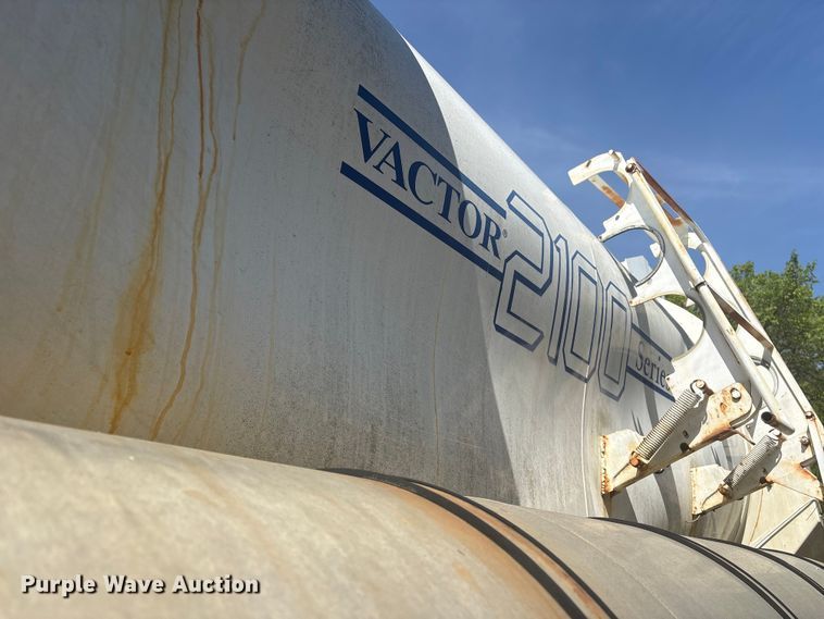 image for item DT2881 2004 Sterling LT7500 vacuum truck