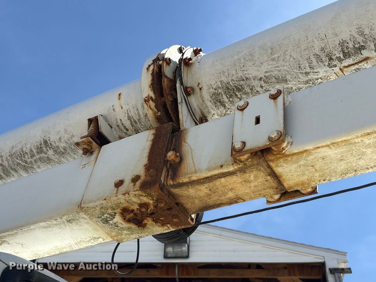 image for item DT2881 2004 Sterling LT7500 vacuum truck