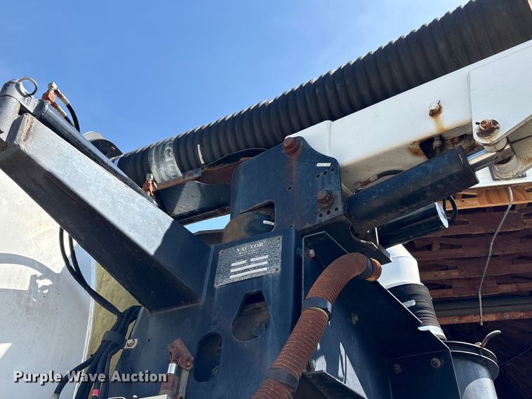 image for item DT2881 2004 Sterling LT7500 vacuum truck