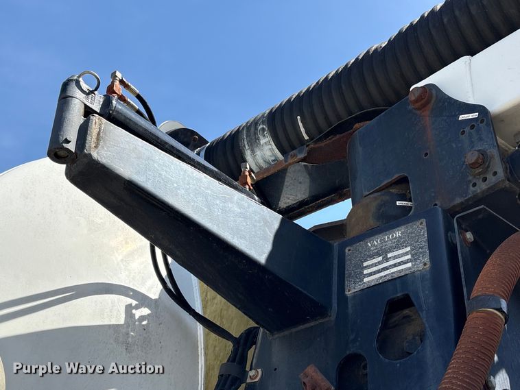 image for item DT2881 2004 Sterling LT7500 vacuum truck