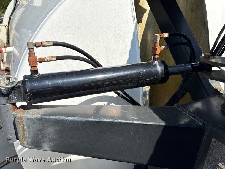 image for item DT2881 2004 Sterling LT7500 vacuum truck