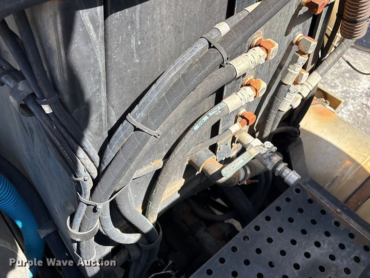 image for item DT2881 2004 Sterling LT7500 vacuum truck