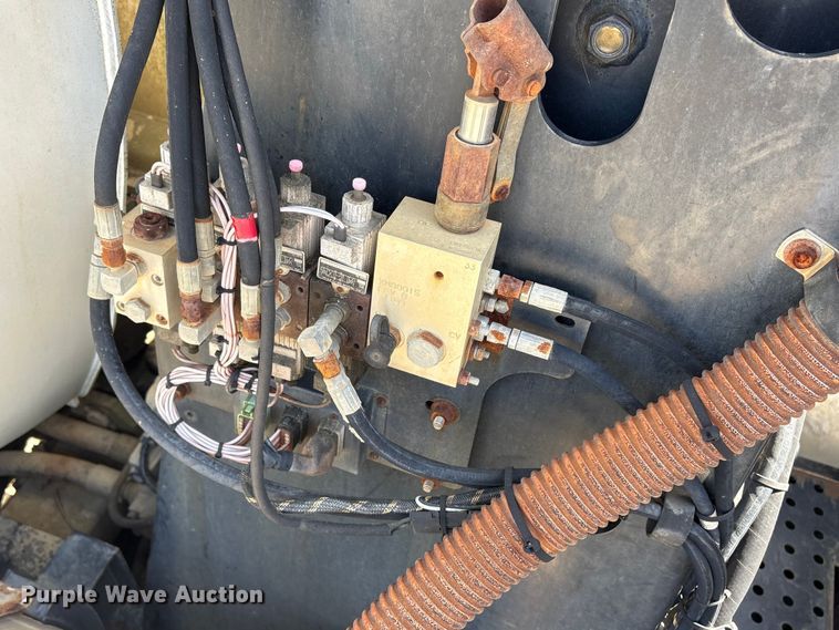 image for item DT2881 2004 Sterling LT7500 vacuum truck