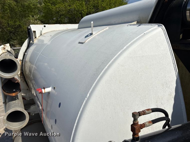 image for item DT2881 2004 Sterling LT7500 vacuum truck