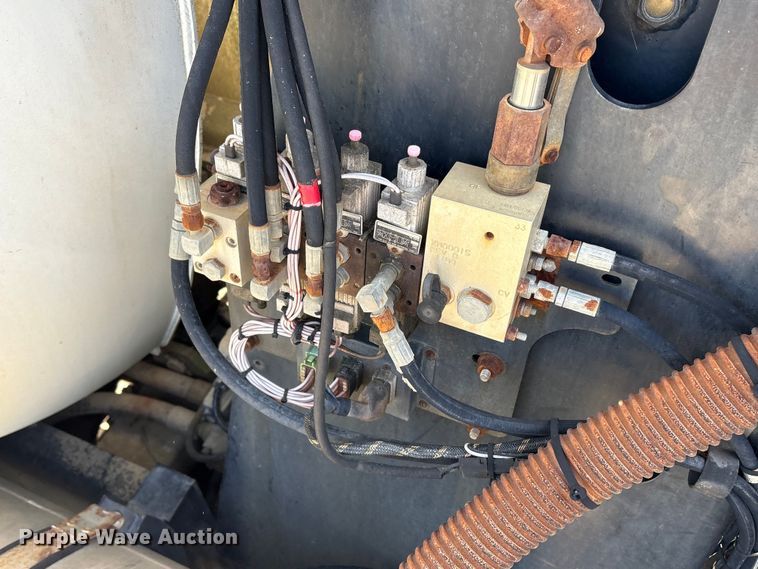 image for item DT2881 2004 Sterling LT7500 vacuum truck