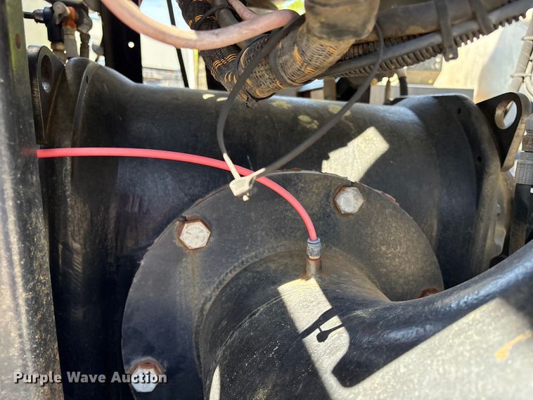 image for item DT2881 2004 Sterling LT7500 vacuum truck