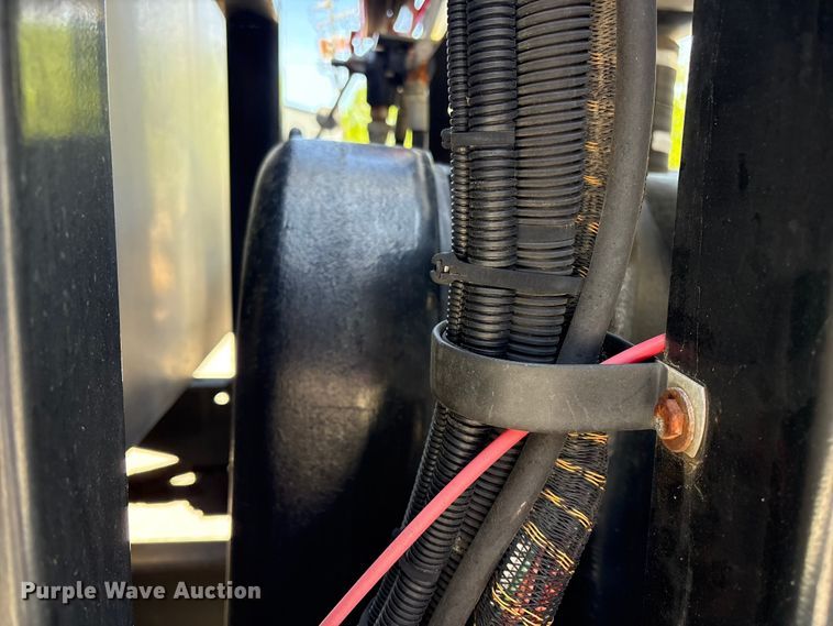 image for item DT2881 2004 Sterling LT7500 vacuum truck