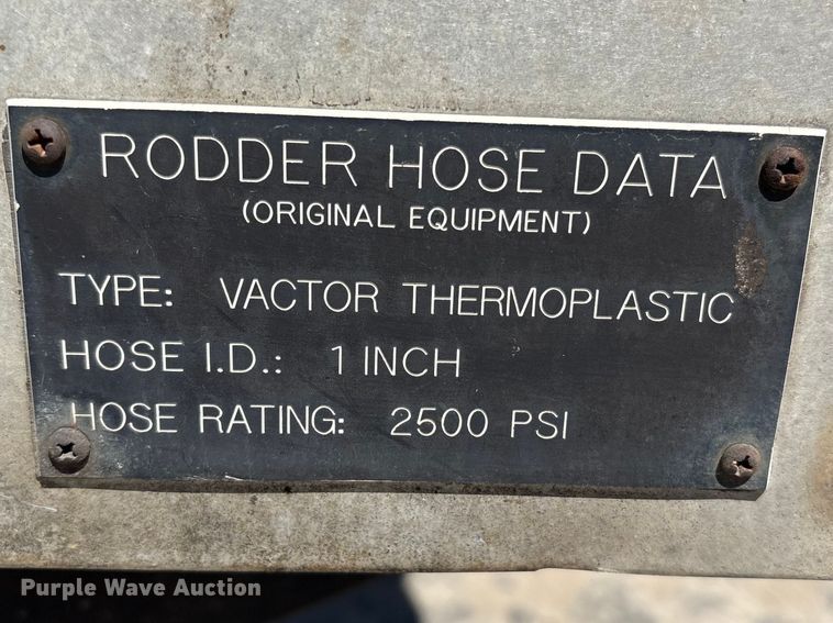 image for item DT2881 2004 Sterling LT7500 vacuum truck