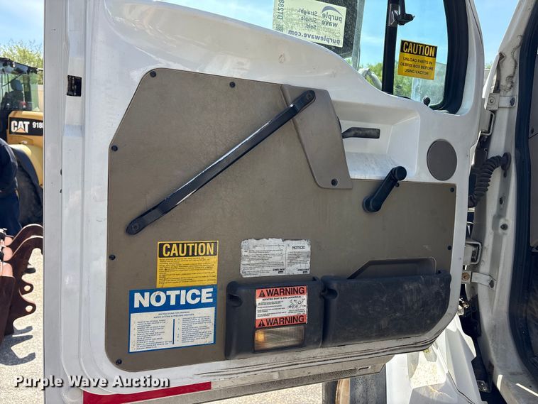 image for item DT2881 2004 Sterling LT7500 vacuum truck