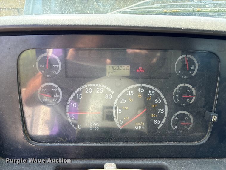 image for item DT2881 2004 Sterling LT7500 vacuum truck