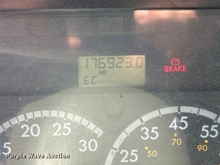 image for item DT2881 2004 Sterling LT7500 vacuum truck