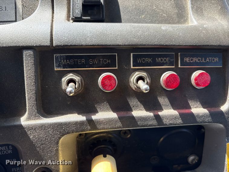 image for item DT2881 2004 Sterling LT7500 vacuum truck