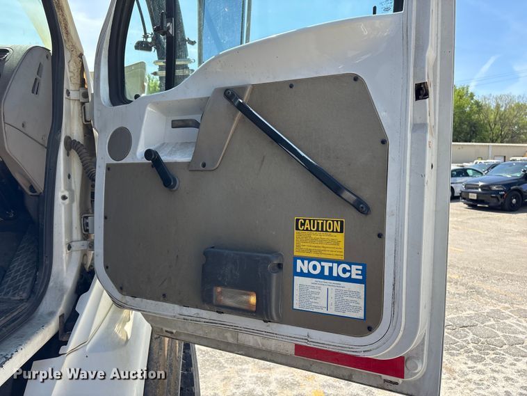 image for item DT2881 2004 Sterling LT7500 vacuum truck