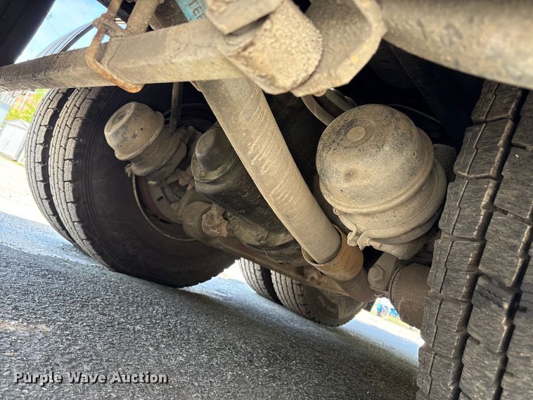 image for item DT2881 2004 Sterling LT7500 vacuum truck