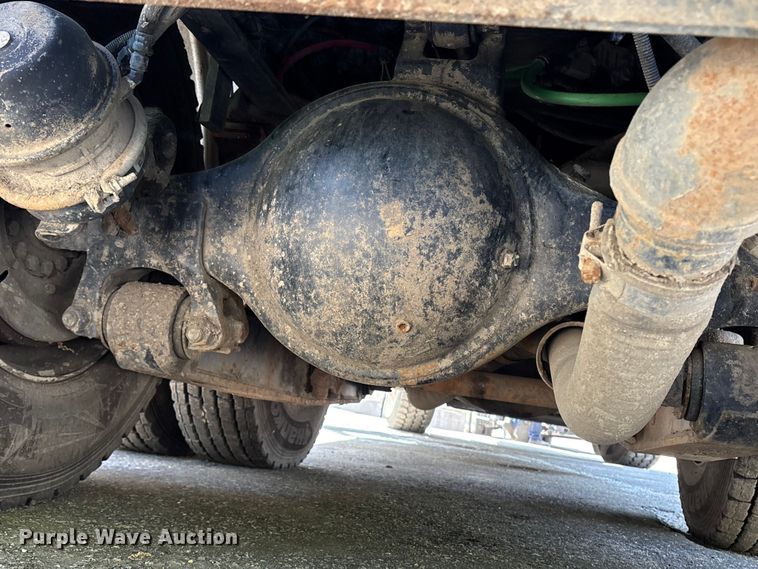 image for item DT2881 2004 Sterling LT7500 vacuum truck