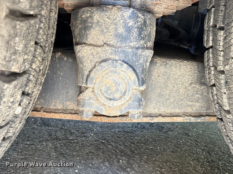 image for item DT2881 2004 Sterling LT7500 vacuum truck