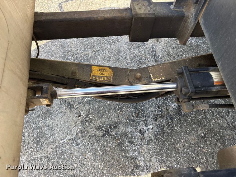 image for item DT2881 2004 Sterling LT7500 vacuum truck