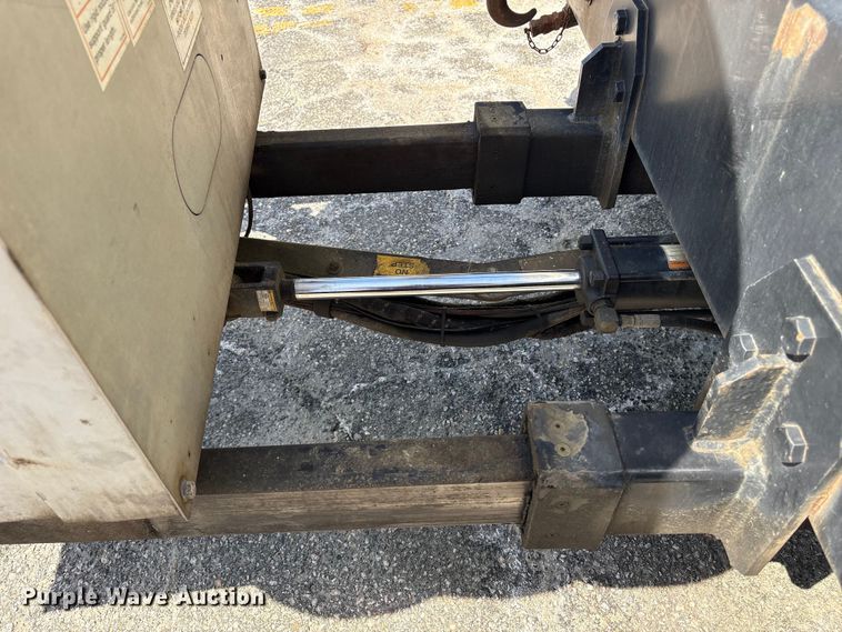 image for item DT2881 2004 Sterling LT7500 vacuum truck