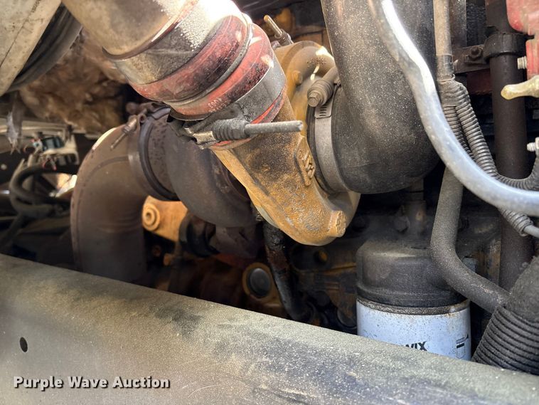 image for item DT2881 2004 Sterling LT7500 vacuum truck