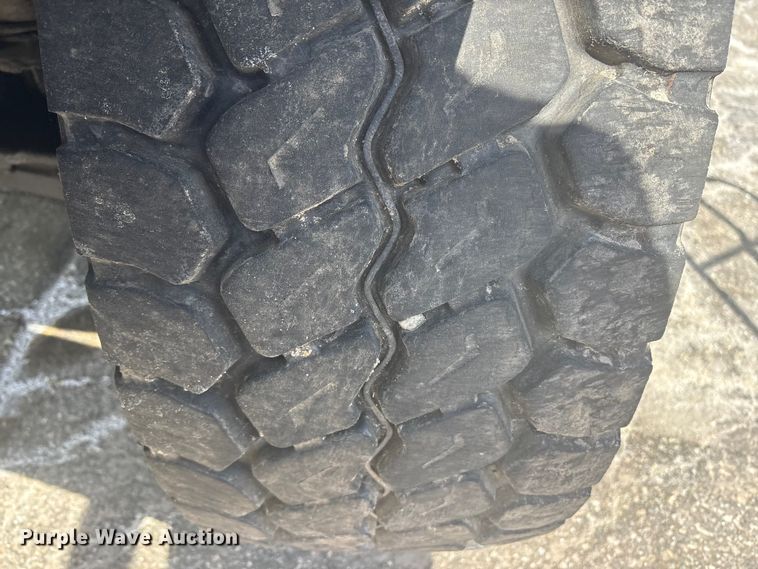 image for item DT2881 2004 Sterling LT7500 vacuum truck