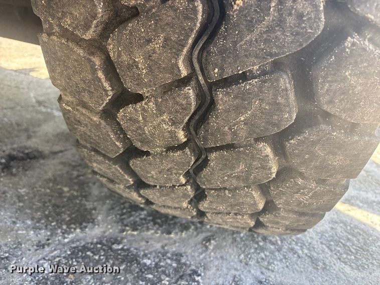 image for item DT2881 2004 Sterling LT7500 vacuum truck