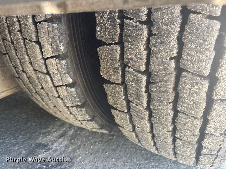 image for item DT2881 2004 Sterling LT7500 vacuum truck