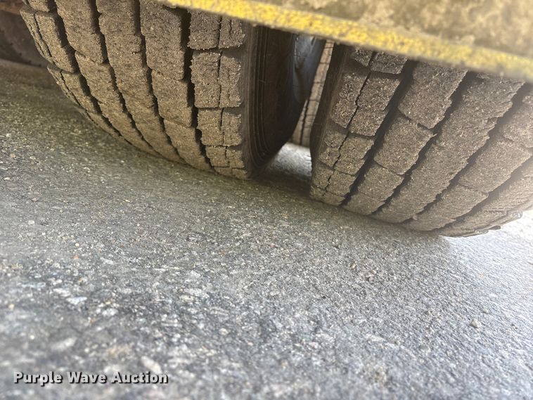 image for item DT2881 2004 Sterling LT7500 vacuum truck