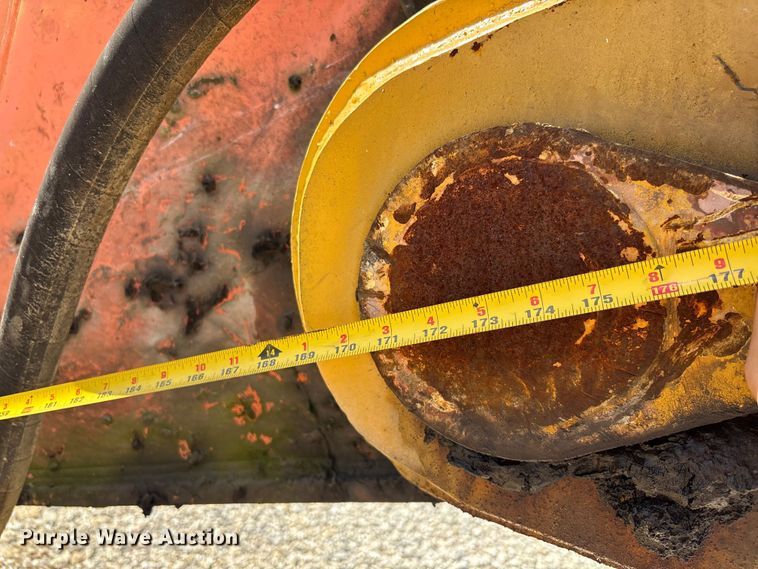 image for item DU0385 2004 John Deere 800C excavator