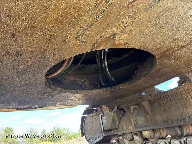 image for item DU0385 2004 John Deere 800C excavator