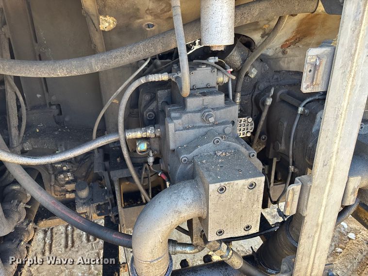 image for item DU0385 2004 John Deere 800C excavator