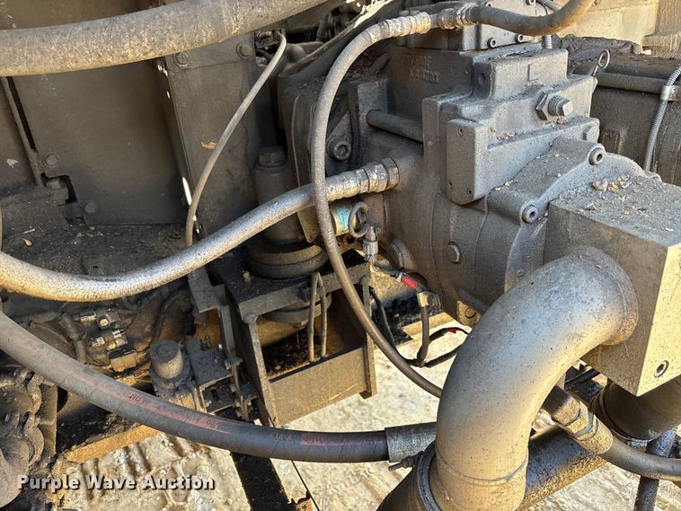 image for item DU0385 2004 John Deere 800C excavator