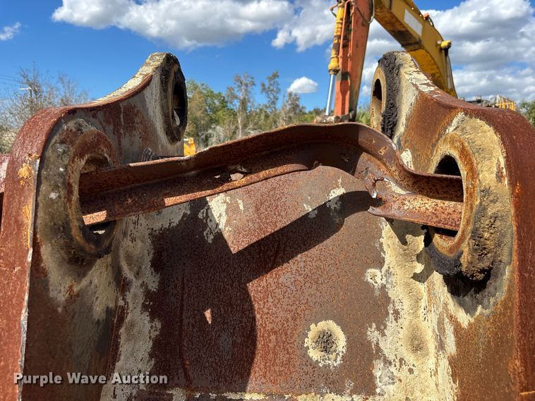 image for item DU0385 2004 John Deere 800C excavator