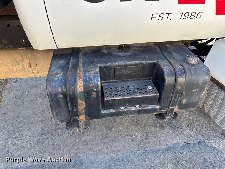 image for item DU0402 2000 Ford F650 dump truck