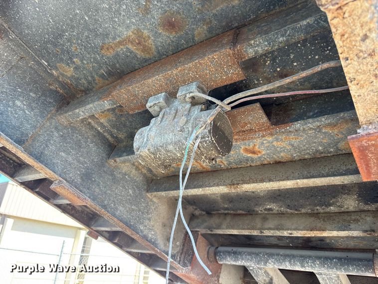 image for item DU0402 2000 Ford F650 dump truck