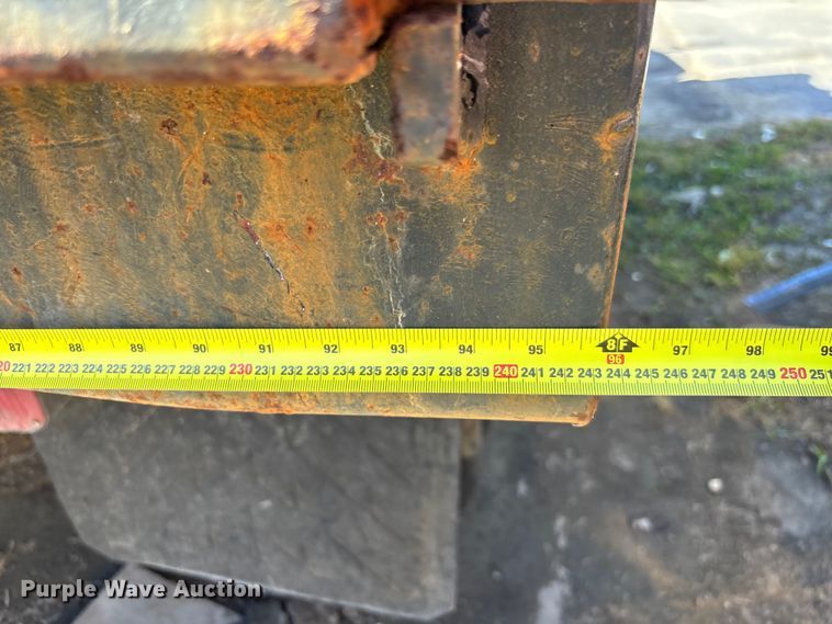 image for item DU0402 2000 Ford F650 dump truck