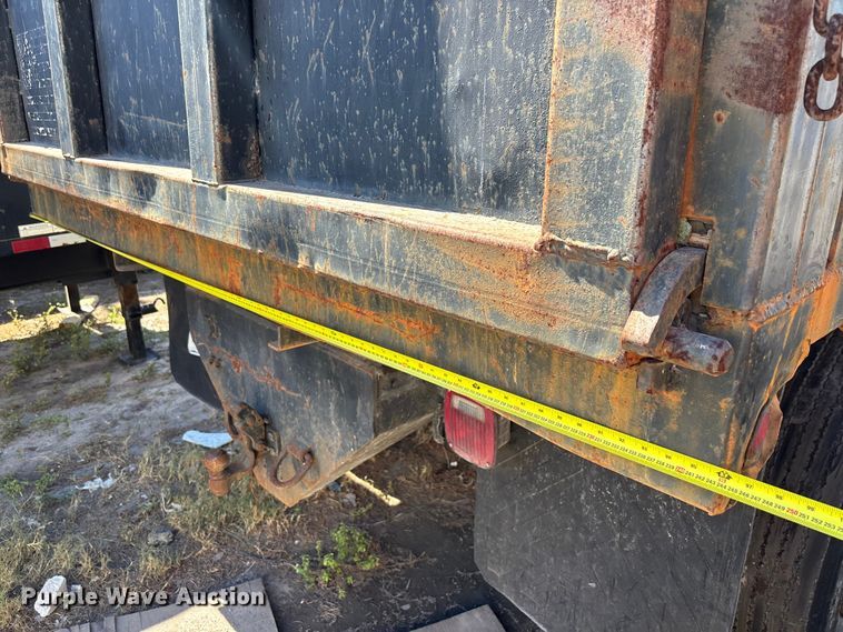 image for item DU0402 2000 Ford F650 dump truck