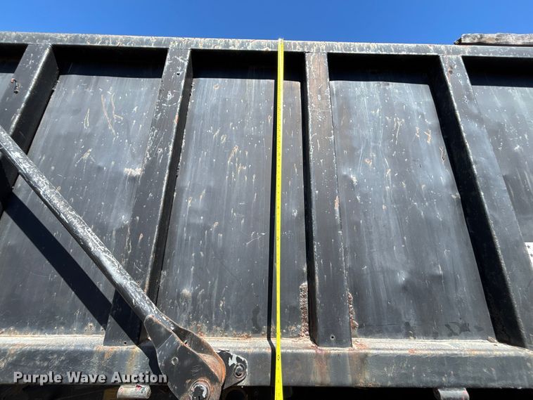 image for item DU0402 2000 Ford F650 dump truck