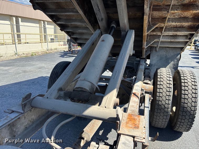 image for item DU0402 2000 Ford F650 dump truck